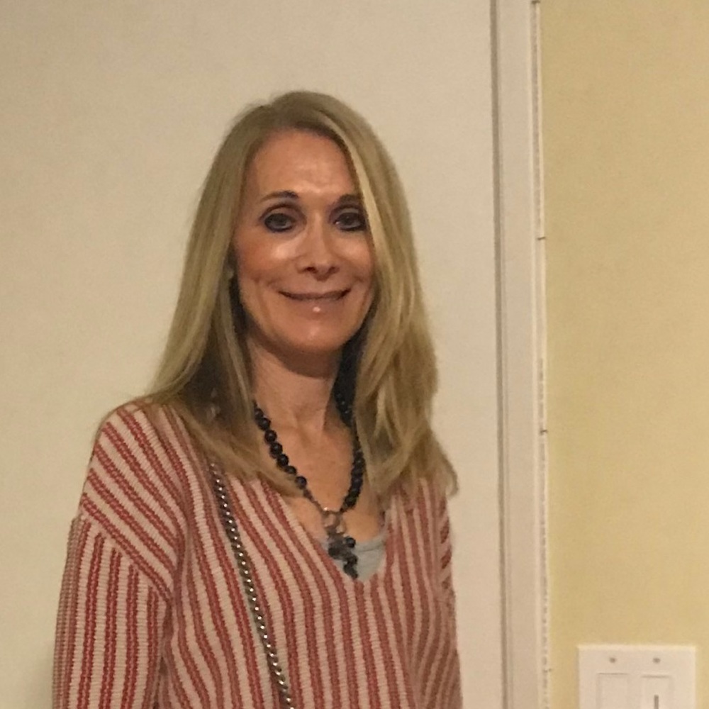 Meet your Posher, Mona